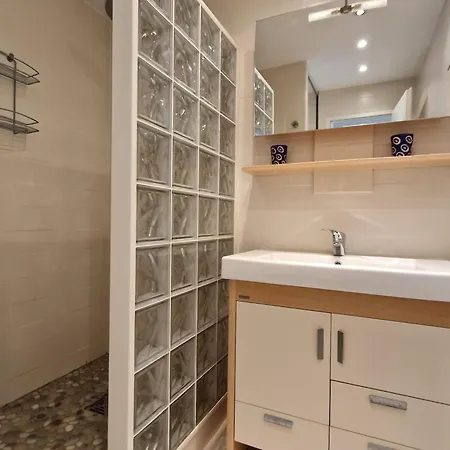 Bel T2 Avec Balcon, Wifi Et Parking Pres De La - Fr-1-706-2