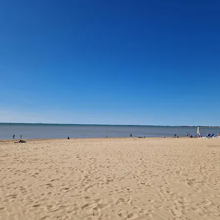 Bel T2 Avec Balcon, Wifi Et Parking Pres De La - Fr-1-706-2 *